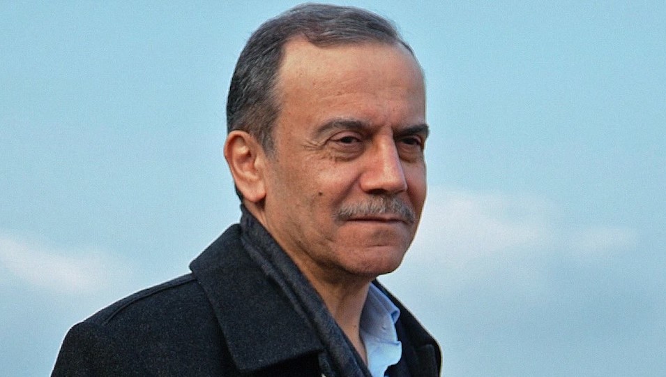 Ahmad Kaabour close-up in front of a blue sky