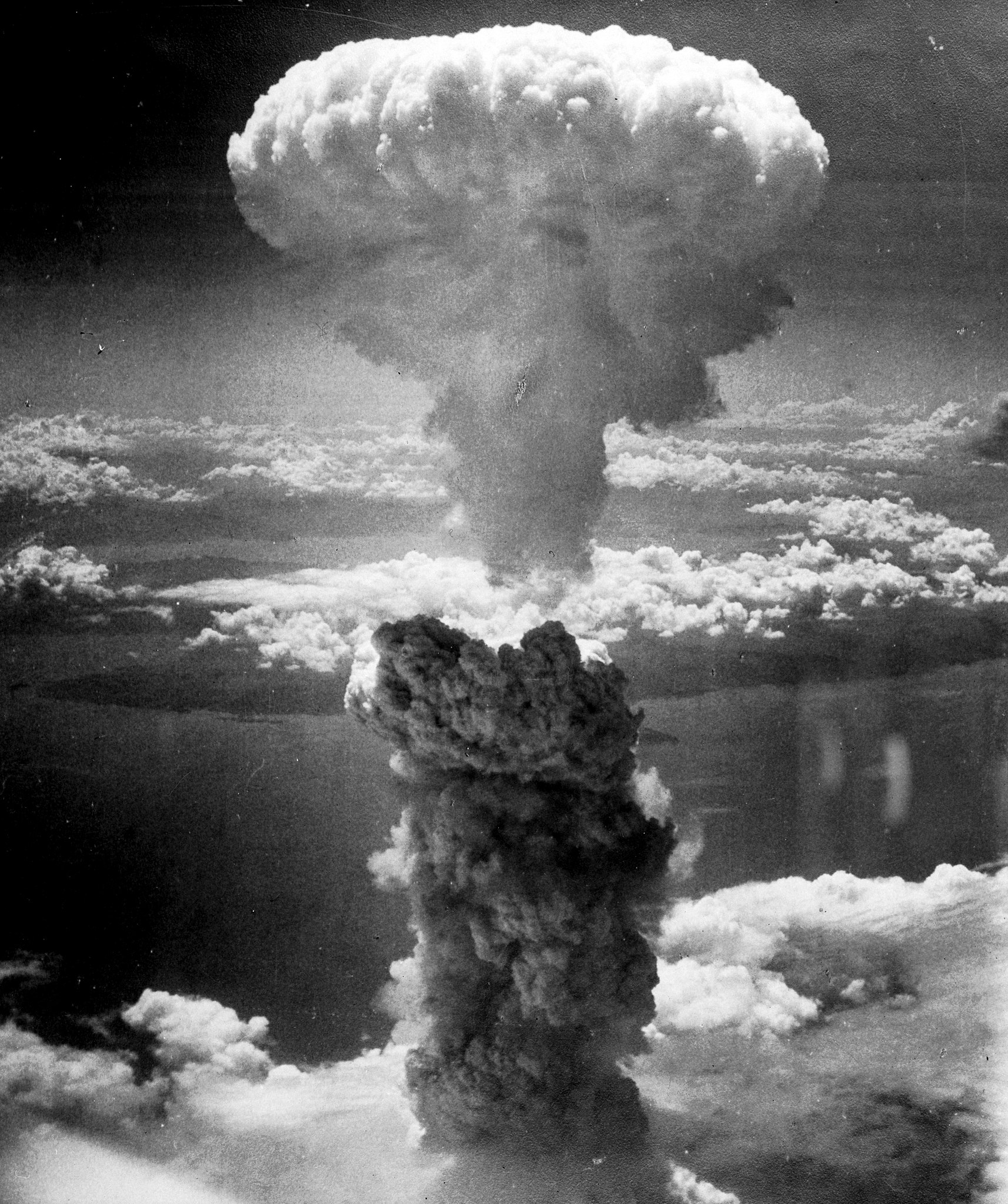 Hiroshima nuclear bomb explosion cloud