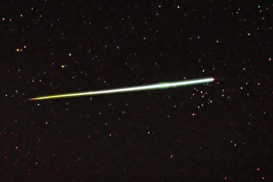 A fireball or bolide seen over the Flinders Rangers, SA, in 2011 (photo by C m handler, via Wikimedia Commons)