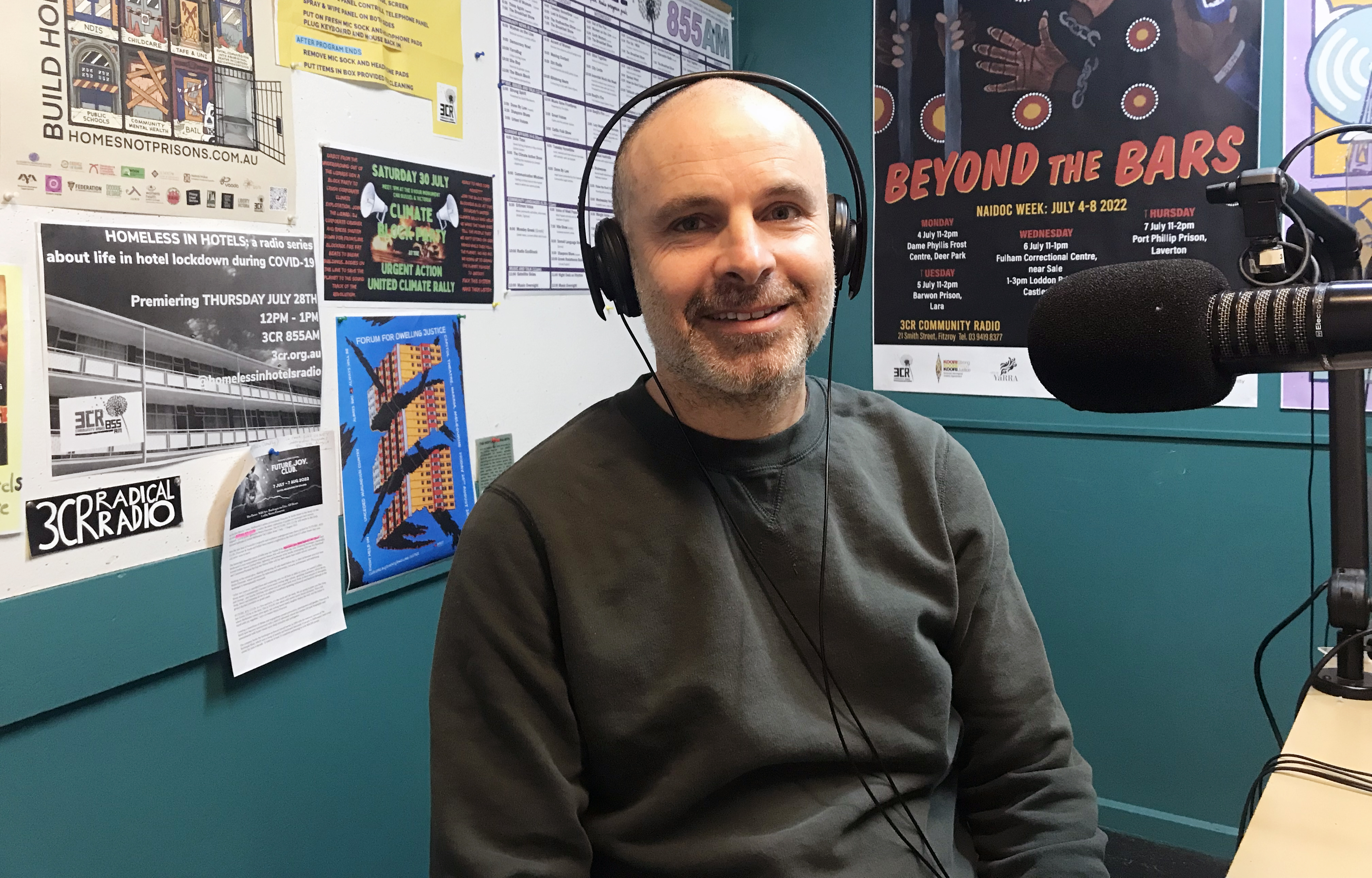 Dr Elliot Fishman of the Institute for Sensible Transport in the 3CR studio for the Yarra BUG Radio Show 