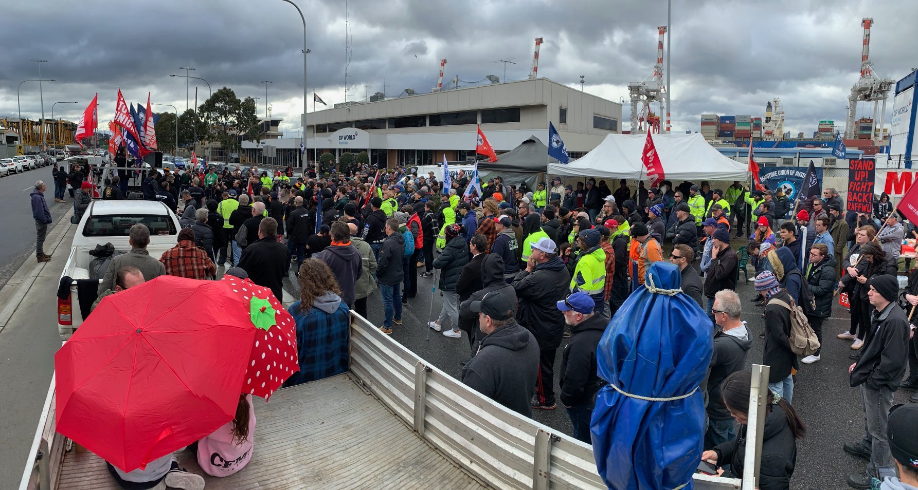DP World picket line