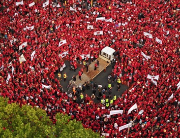 A sea of red - AEU members rallying outside VTHC on Tuesday 24th March, 2026