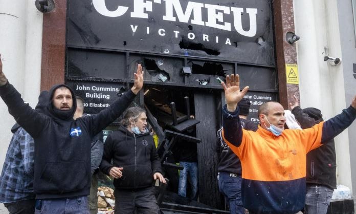 CFMEU Office Defended Against Anti-Vaxxers (Red Flag)