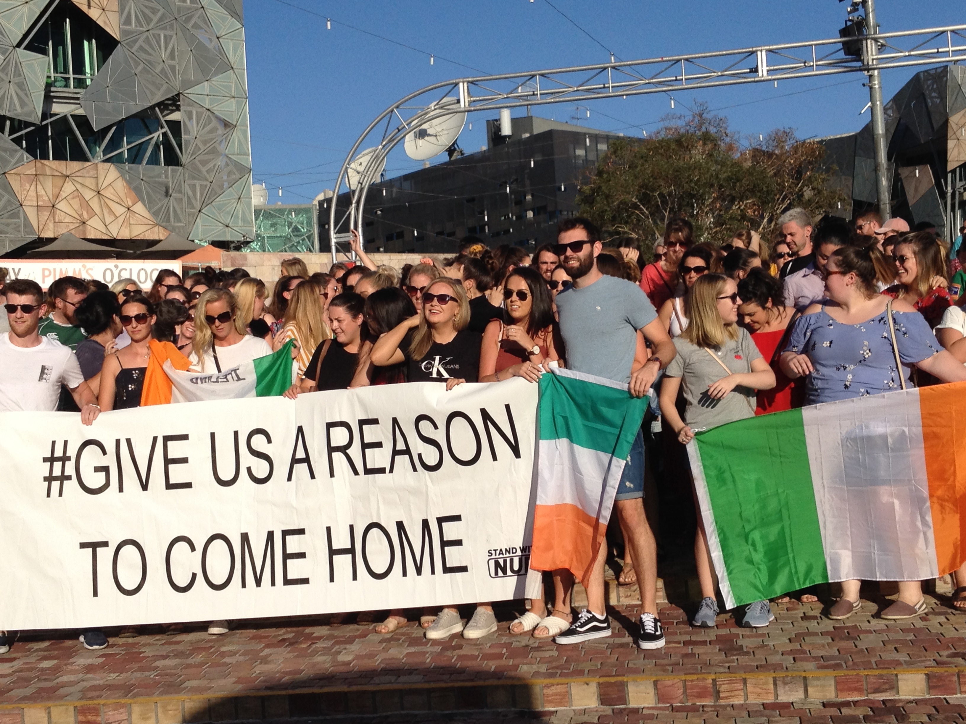 Irish Nurses in Melbourne show support for Irish Nurses striking 30-1-19