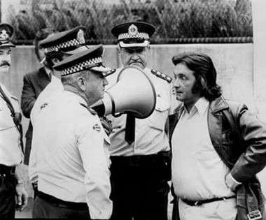 Jack Mundey negotiating with the police