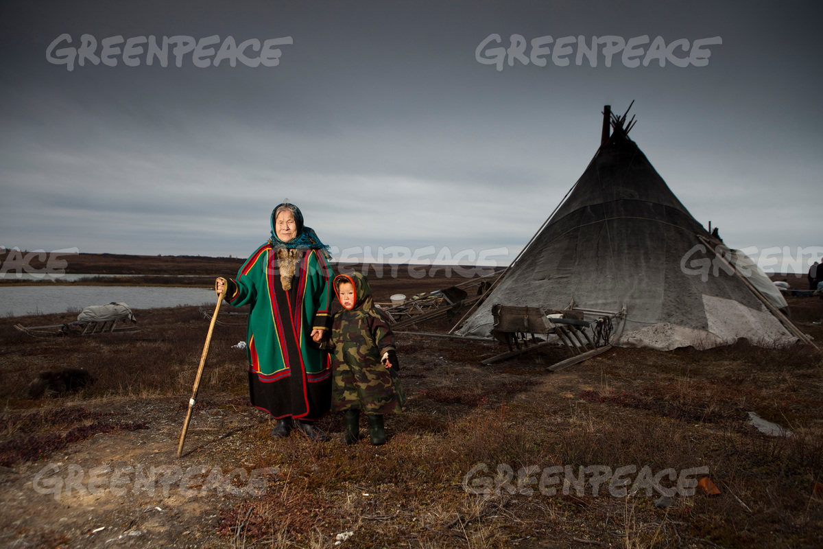 Nenet people as Siberian permafrost thaws. Photo Steve Morgan Greenpeace