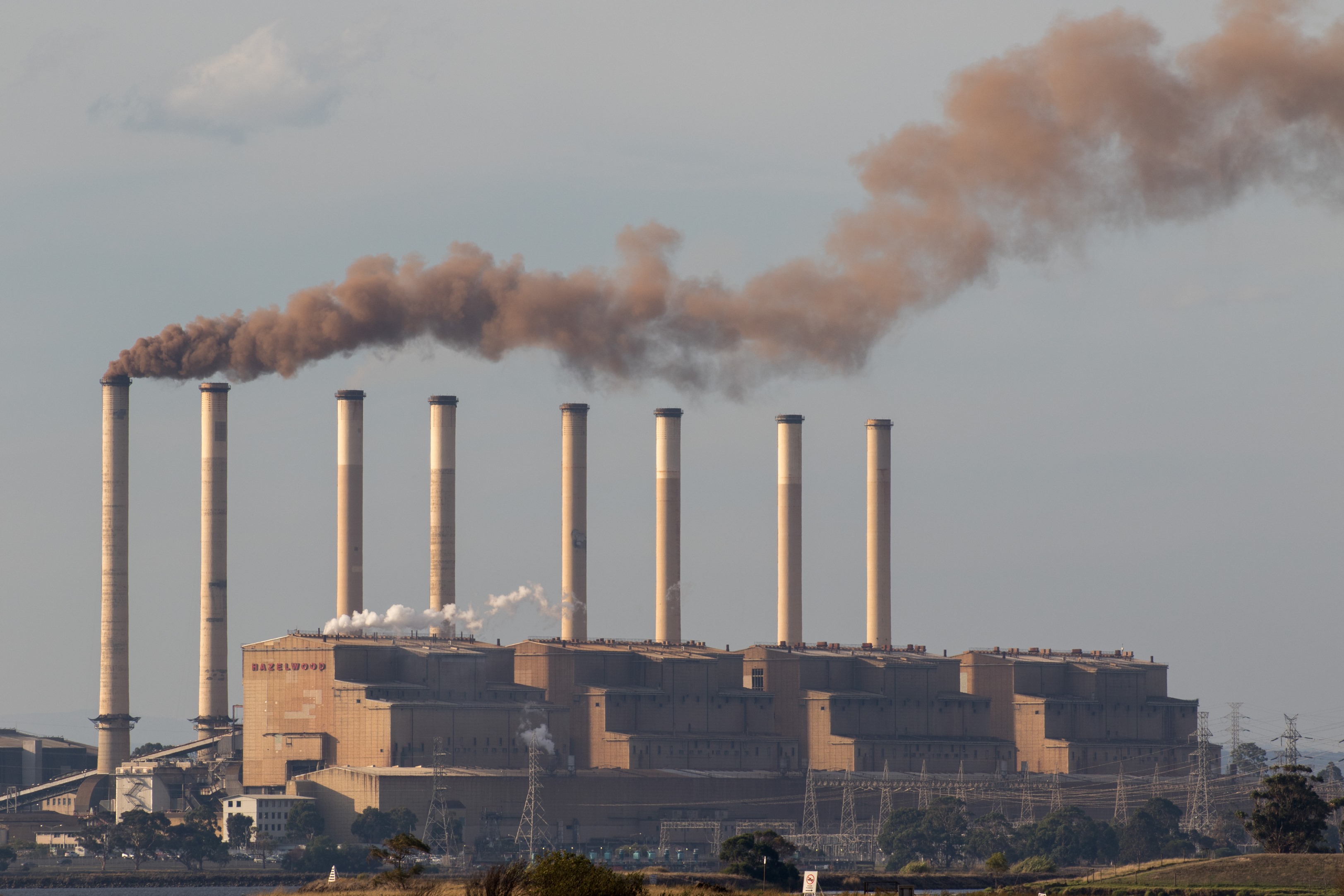 Photograph of the Hazelwood power station, La Trobe valley, Victoria. ​Image by 'Mira' on Wikipedia CC BY-SA 4.0.