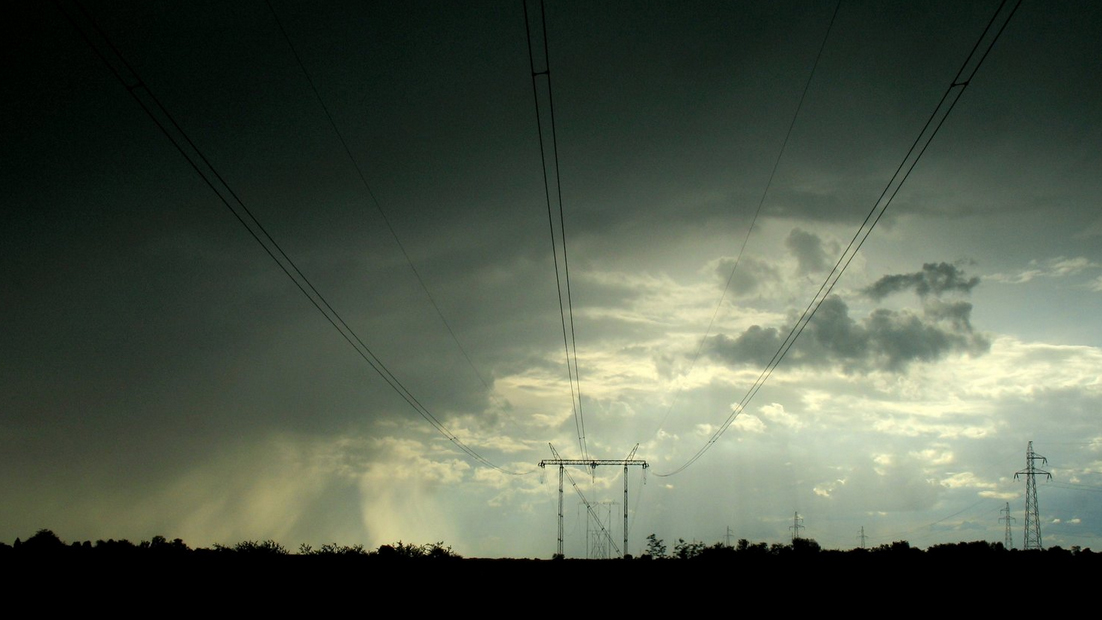 Landscape horizon shot with ominous looking clouds encroaching