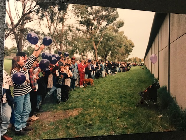 Supporters ring Fairlea Prison in 1996 Photo by Catherine Gow