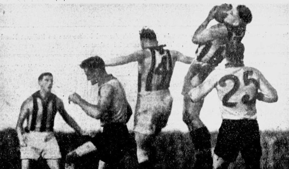 VFL round 14 match between South Melbourne and Collingwood, 1933 (Public Domain)