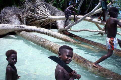 (Featured Image: Carteret Islands. Tulele Peisa)