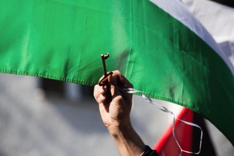 Key in front of Palestine flag