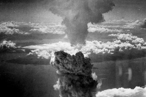 Hiroshima nuclear bomb explosion cloud