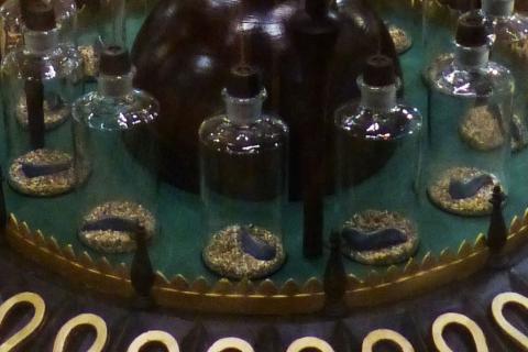 Weather-predicting leaches in a replica of George Merryweather's Tempest Prognosticator (photo by Badobadop, CC BY-SA 4.0, via Wikimedia Commons)