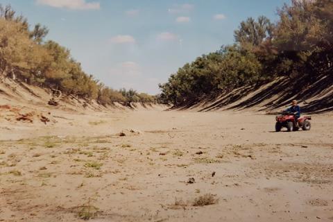 Dry bed of the Darling River at Tilpa during the Millennial Drought, 2003. Photo credit Mel Gray 