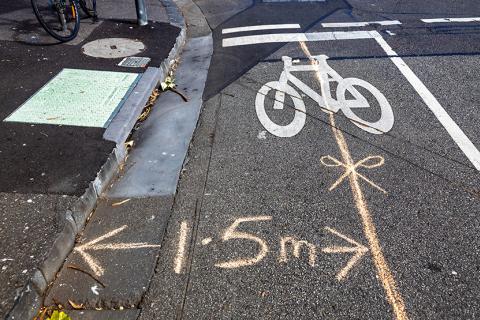 Chalking on Elizabeth Street showing how narrow the 'new' lanes will be. Image: Inner City News