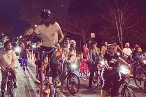 Moment of reflection during  Critical Mass memorial ride for Will Richter. Image: mghfoster via instagram