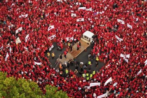 A sea of red - AEU members rallying outside VTHC on Tuesday 24th March, 2026