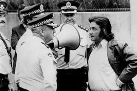 Jack Mundey negotiating with the police