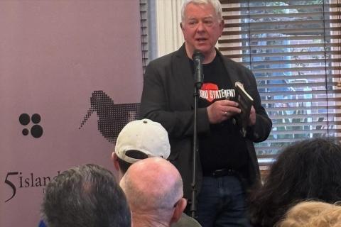 Portrait of Mark Roberts