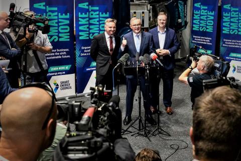 Chris Bowen Anthony Albanese John Grimes at Smart Energy Council Conference May 5th 2022