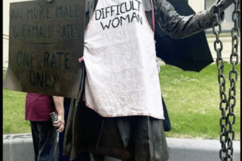 Zelda D'Aprano statue with an apron that reads 'difficult women'.