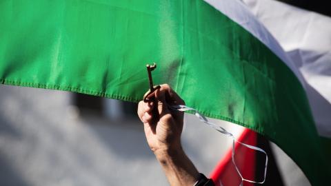 Key in front of Palestine flag