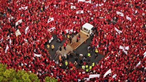 A sea of red - AEU members rallying outside VTHC on Tuesday 24th March, 2026