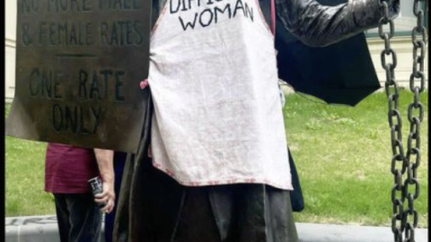 Zelda D'Aprano statue with an apron that reads 'difficult women'.