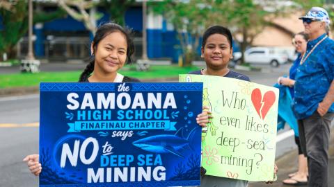 Young Samoans hold placards. "Samoan High school say sno to deep sea mining